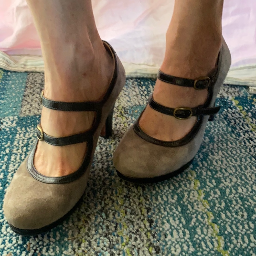 Chie Mihara size 36 grey suede black patent trim 3” maryjane heels